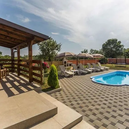Sejdi With Private Pool Hébergement de vacances