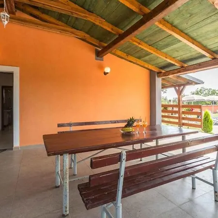 Hébergement de vacances Sejdi With Private Pool *